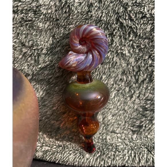 Stunning Glass Bottle with Shell Stopper Beachy Beautifulness - Picture 8 of 16